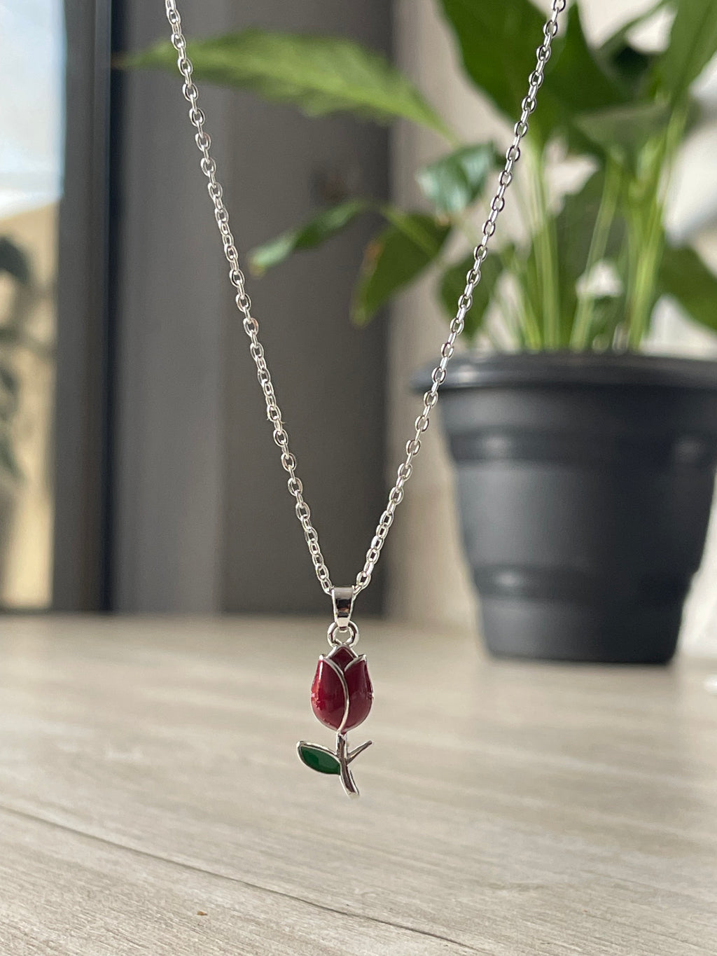 Collar tulipán plateado