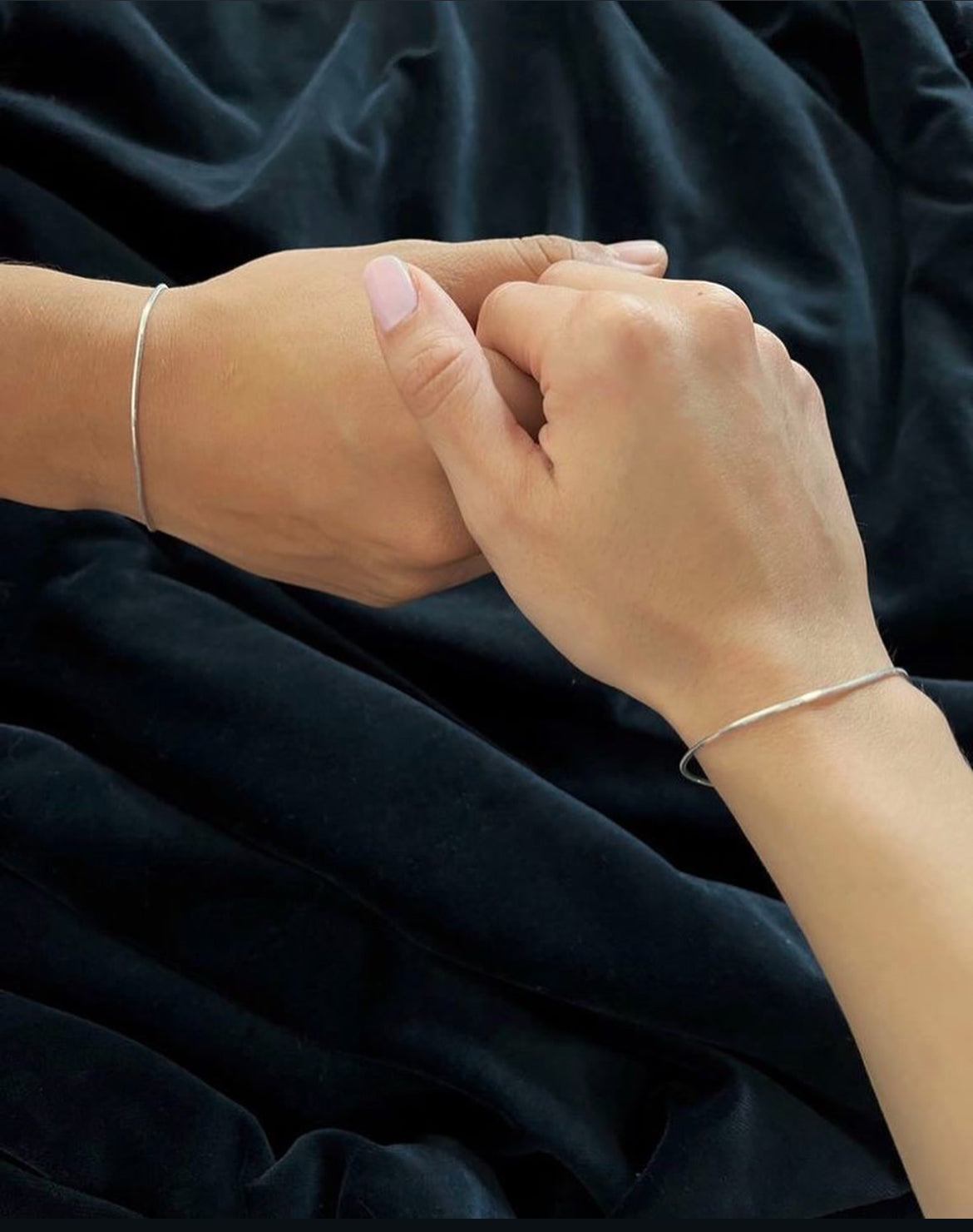 Pulsera minimal para compartir