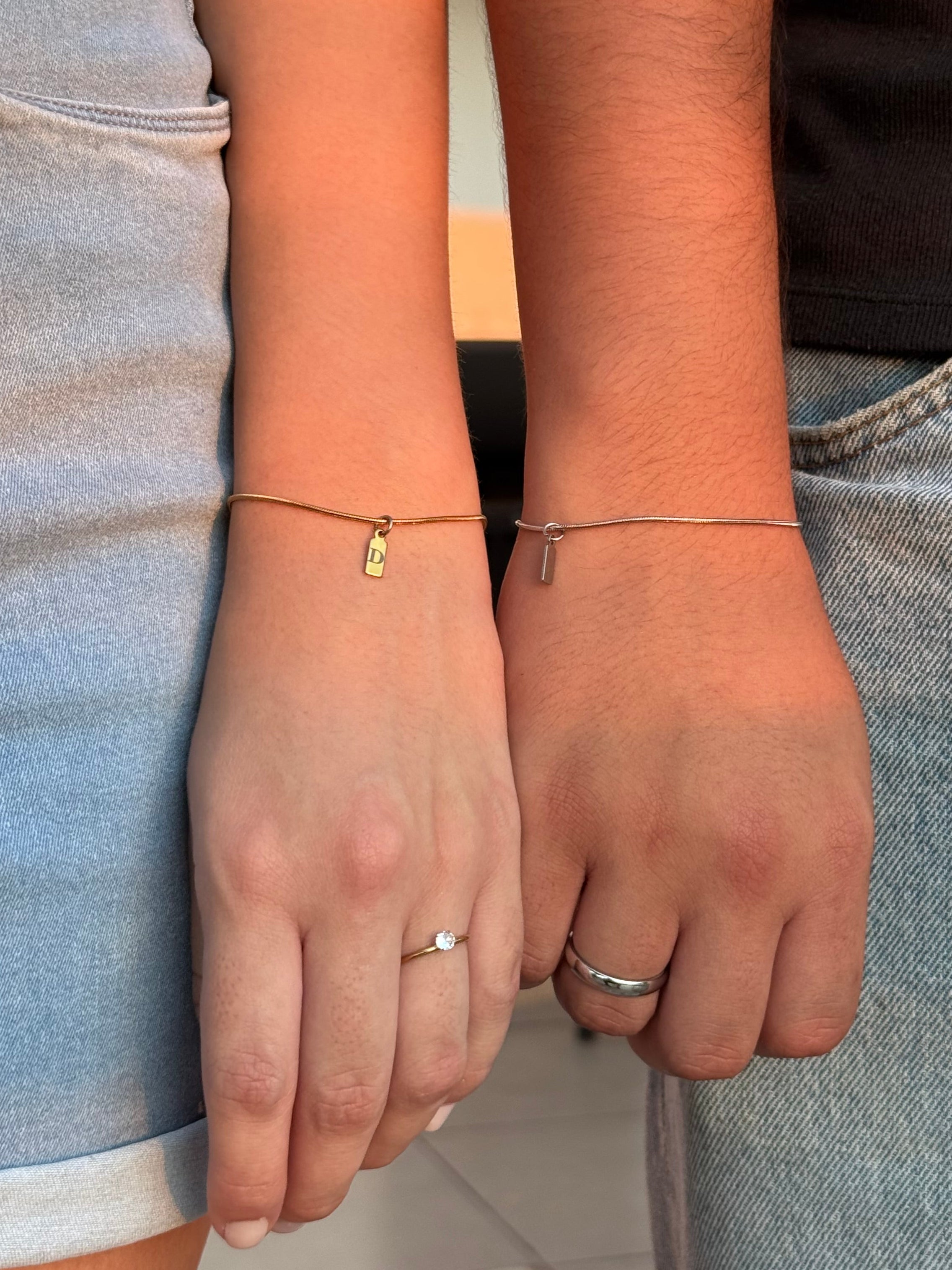 Pulseras con iniciales para compartir