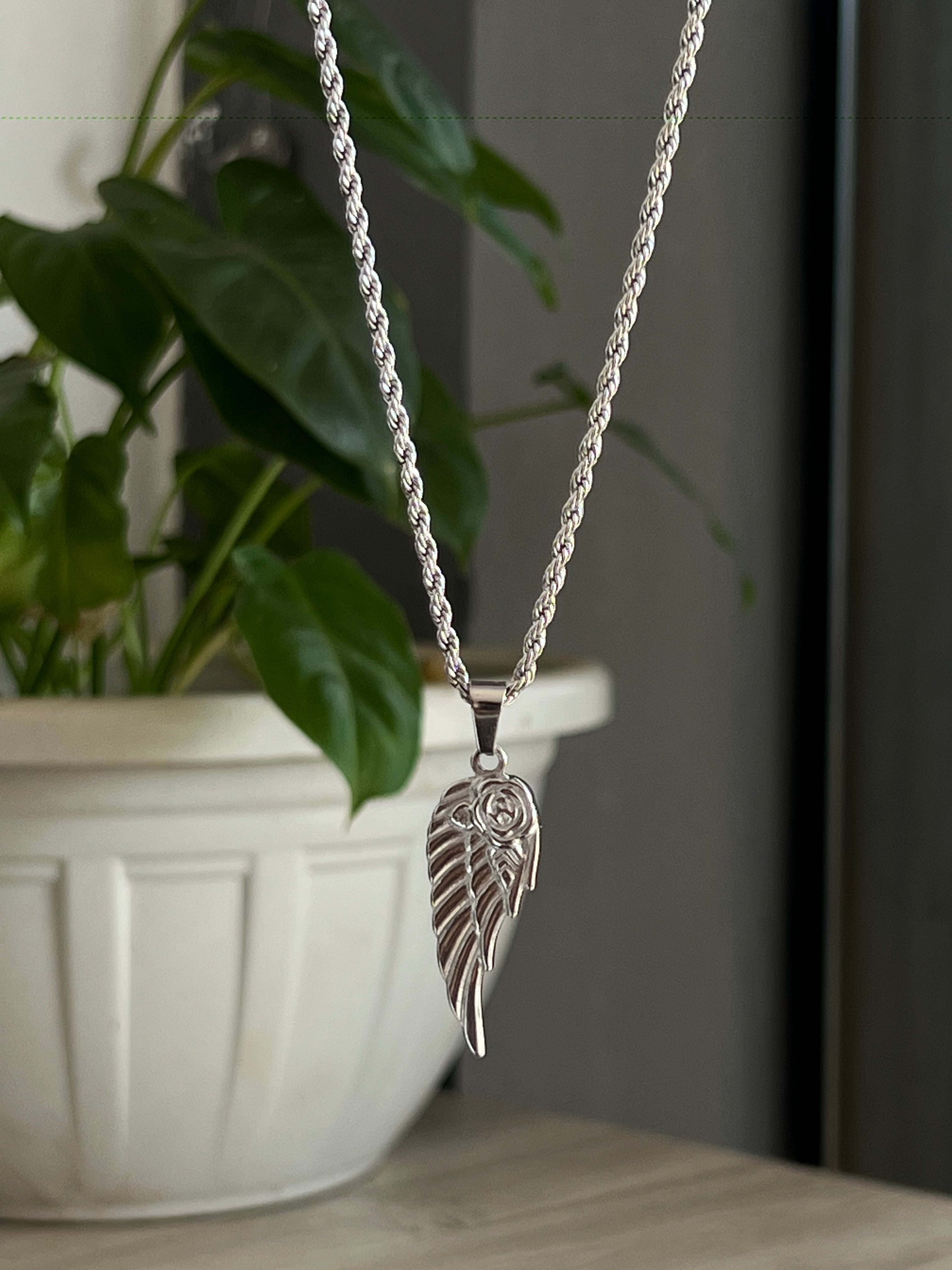 Collar alas plateado