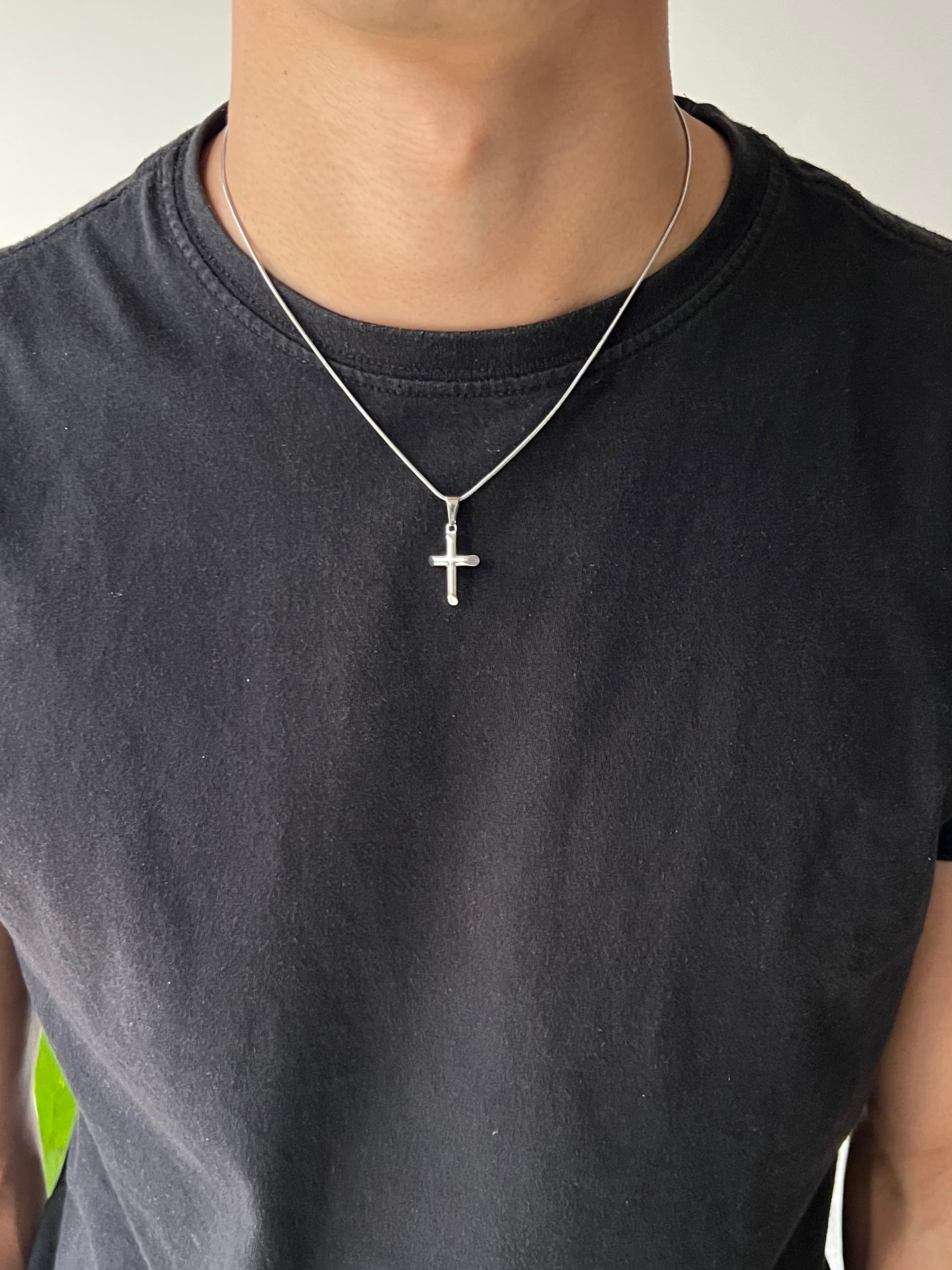 Collar cruz minimal