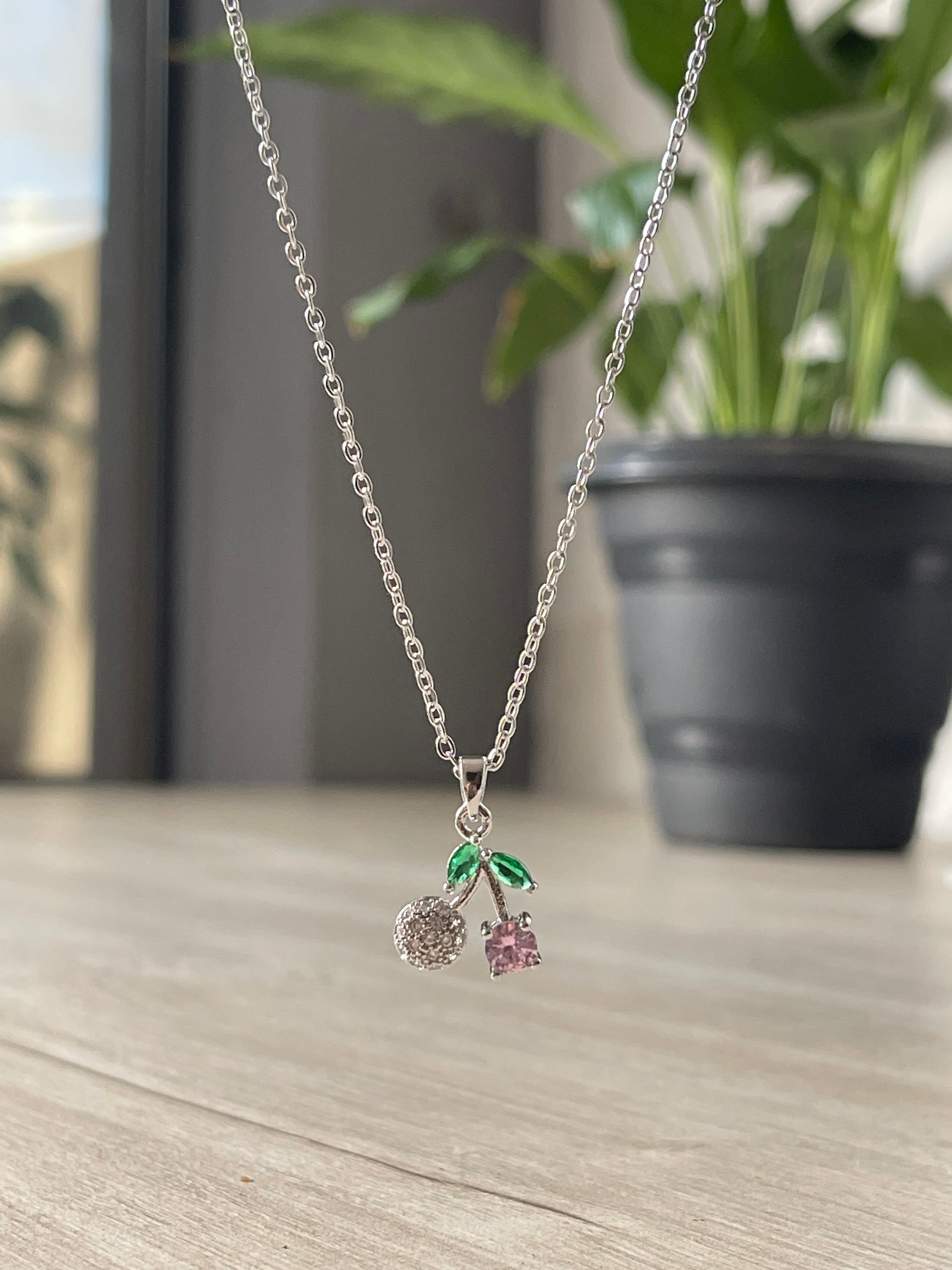 Collar cereza diamante